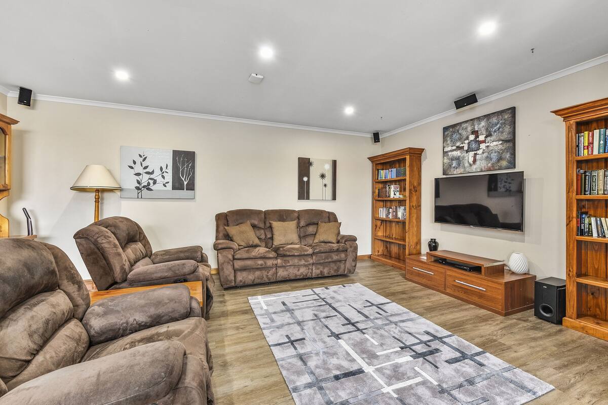 apartment, 3 bedrooms | living area