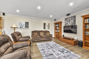 Apartment, 3 Bedrooms | Living area