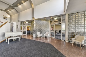 Coin salon dans le hall