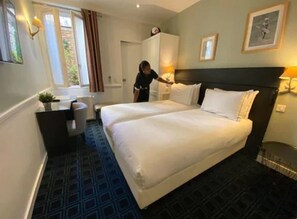 In-room safe, iron/ironing board, free WiFi - Hotel Etoile Trocadero (Paris)