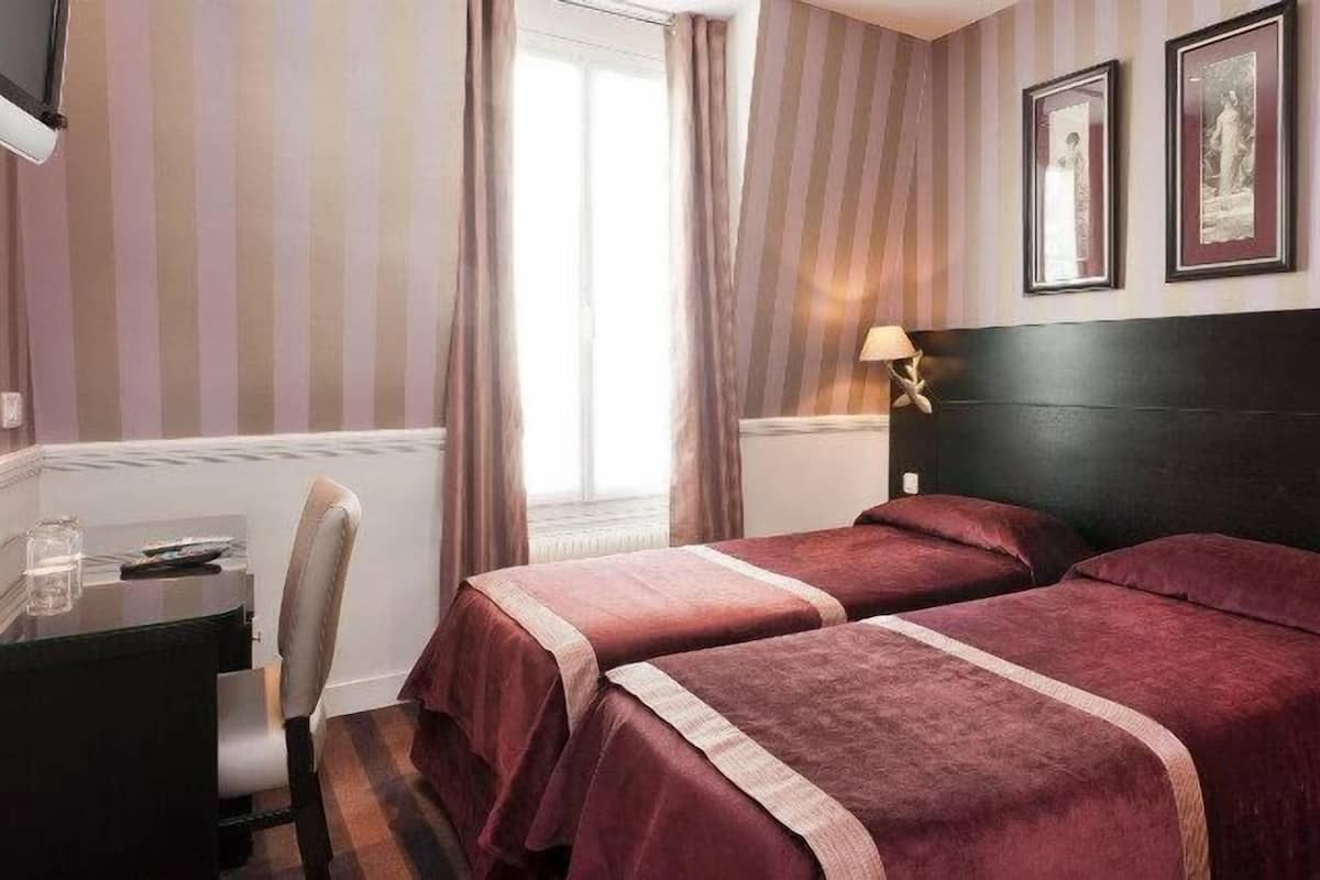 Cofres nos quartos, ferros/tábuas de passar roupa, Wi-Fi de cortesia