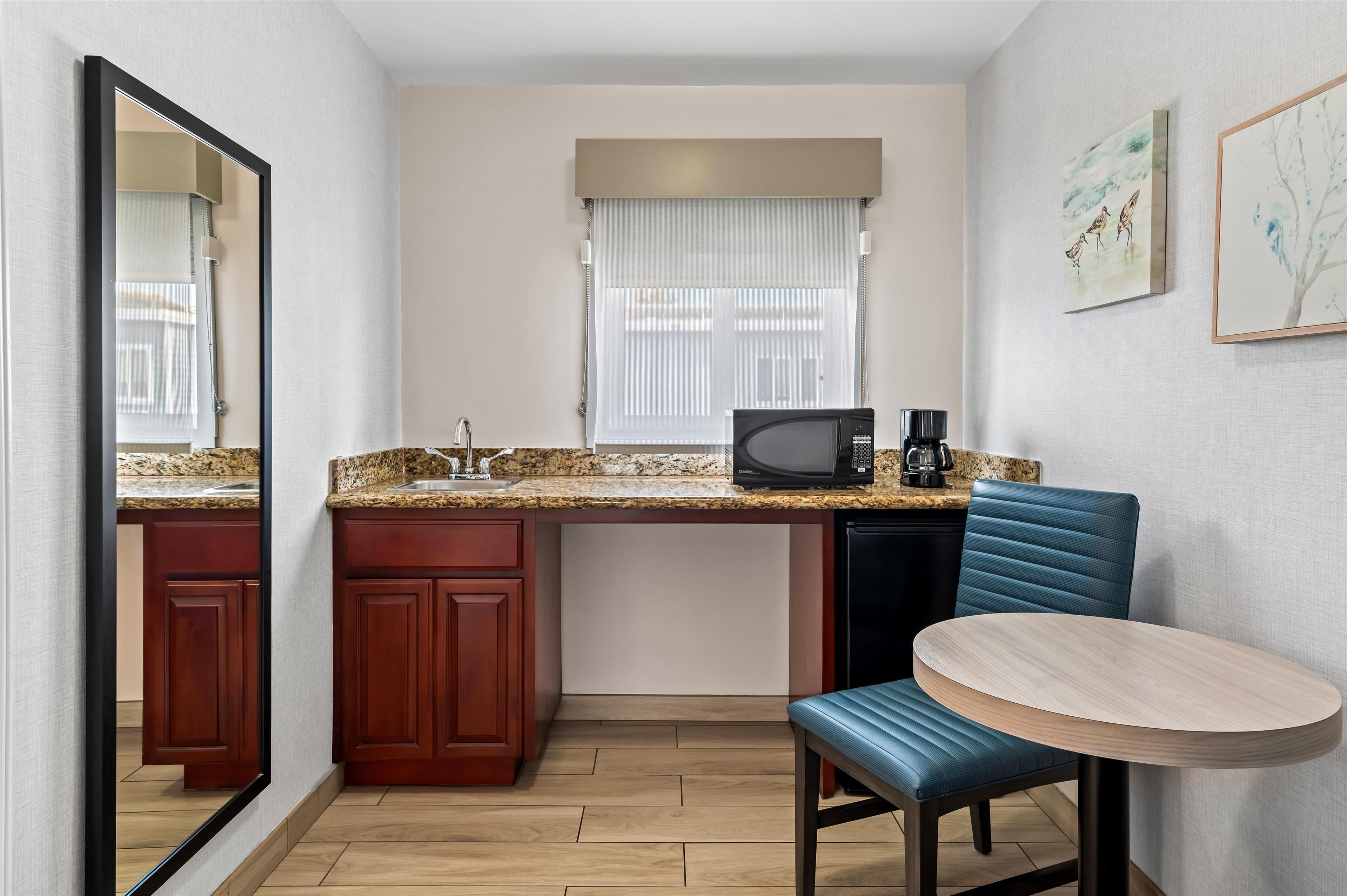 standard room, 2 queen beds, non smoking, refrigerator & microwave | 1 bedroom, pillow-top beds, desk, laptop workspace