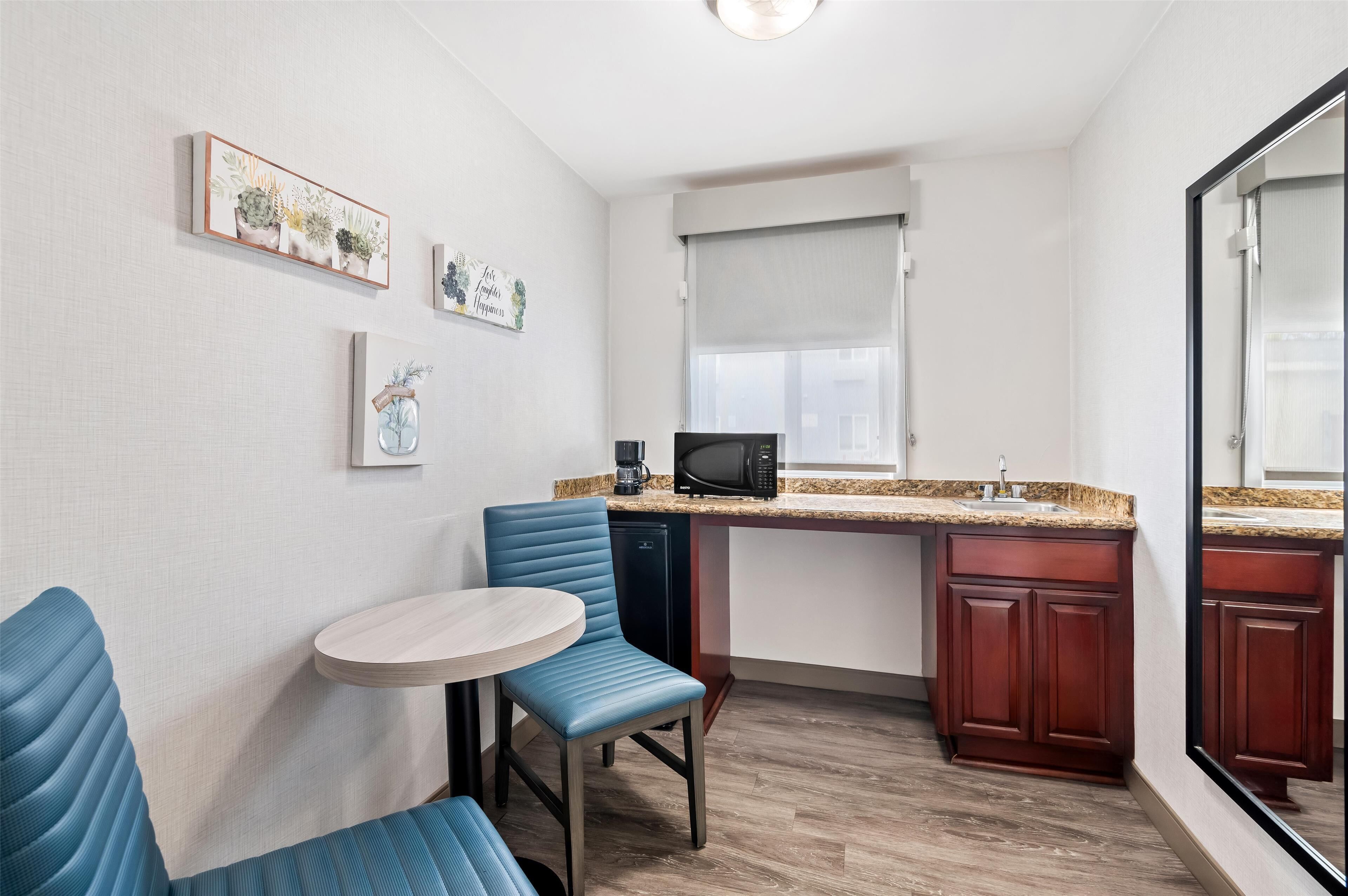 standard room, 2 queen beds, non smoking, refrigerator & microwave (pet friendly) | 1 bedroom, pillow-top beds, desk, laptop workspace