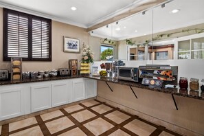 Free daily continental breakfast