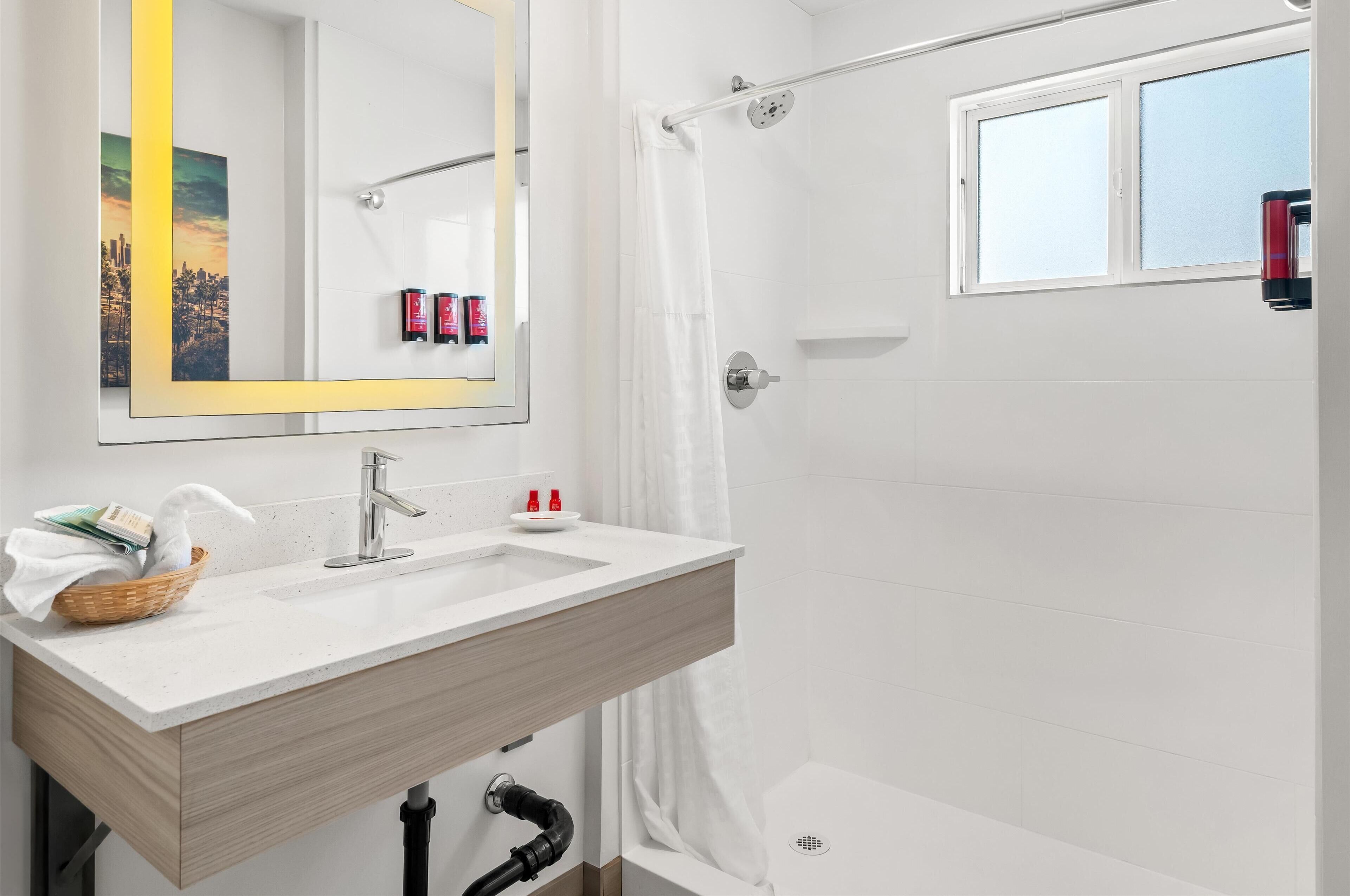 Photo - SureStay Hotel by Best Western Santa Monica