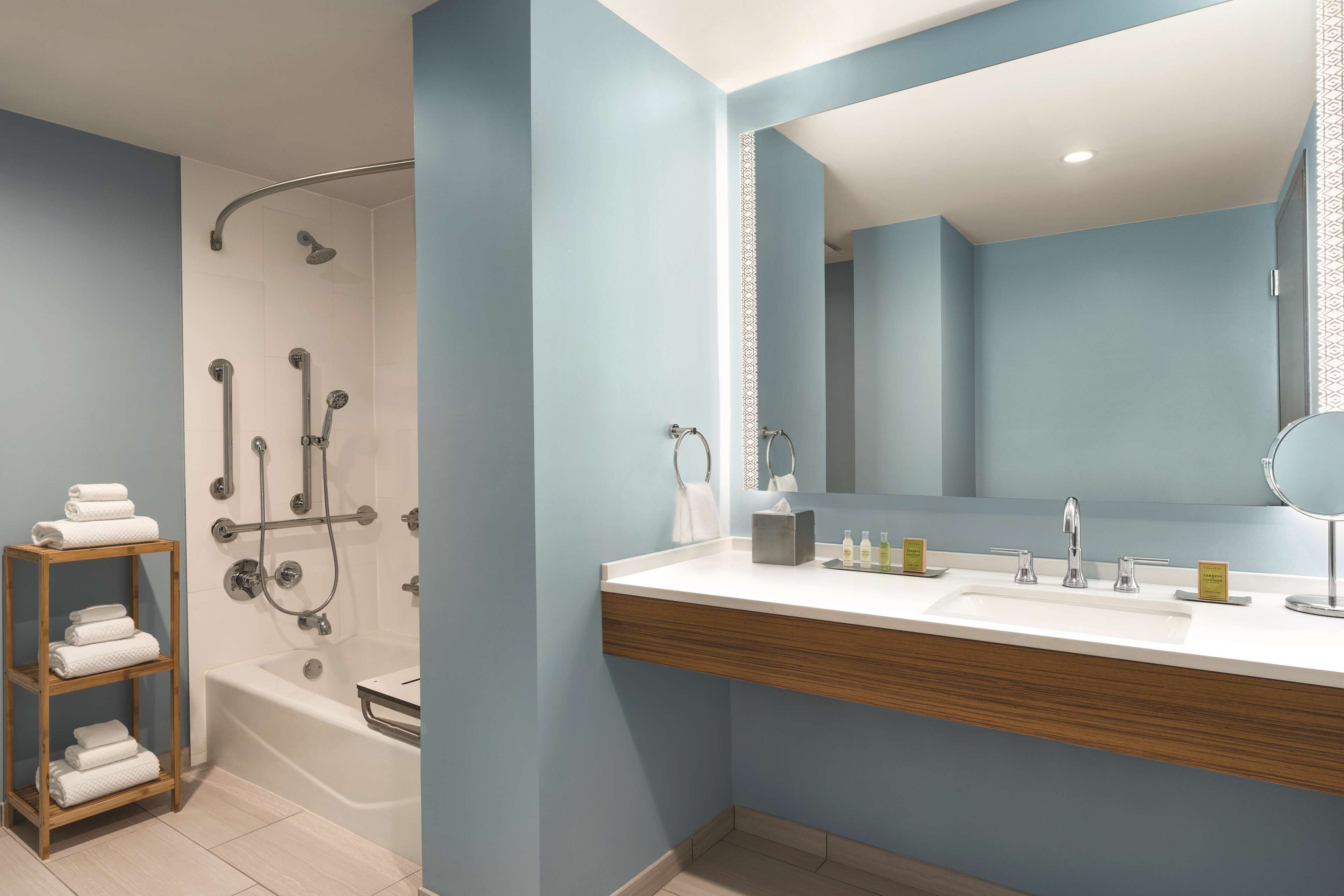 Photo - DoubleTree by Hilton Tampa Rocky Point Waterfront