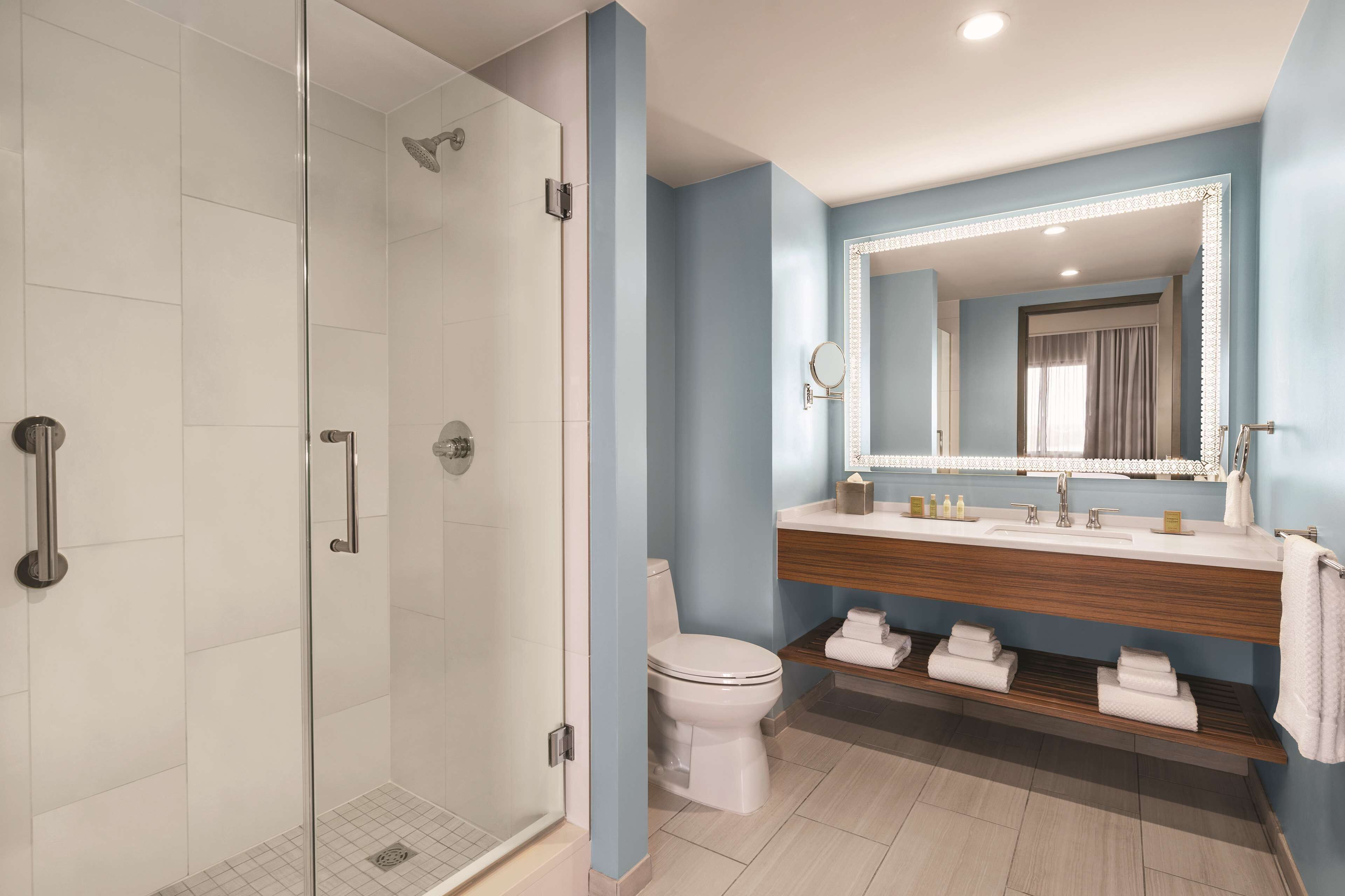 Photo - DoubleTree by Hilton Tampa Rocky Point Waterfront