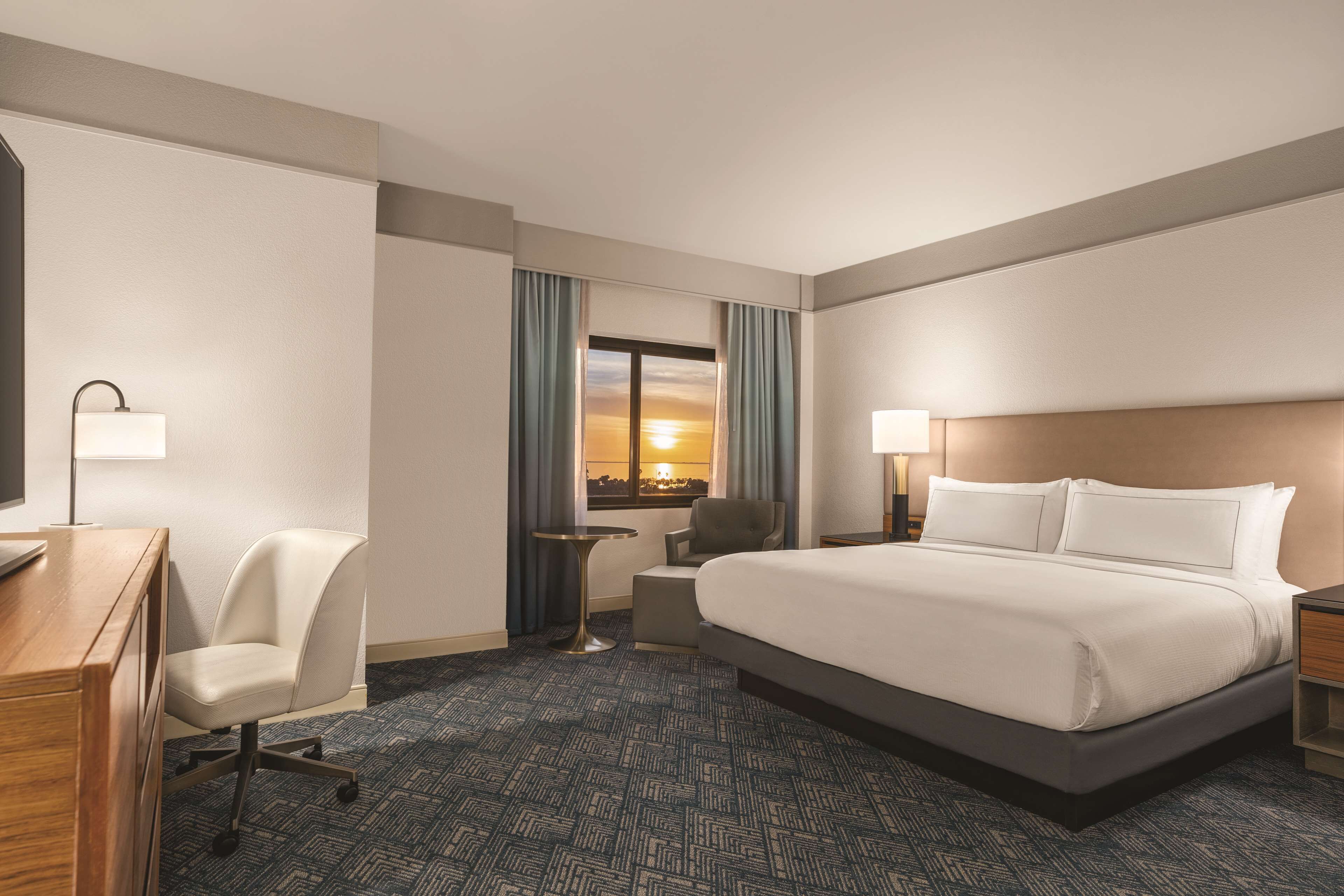 Photo - DoubleTree by Hilton Tampa Rocky Point Waterfront