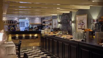 Daily buffet breakfast (EUR 22.50 per person)