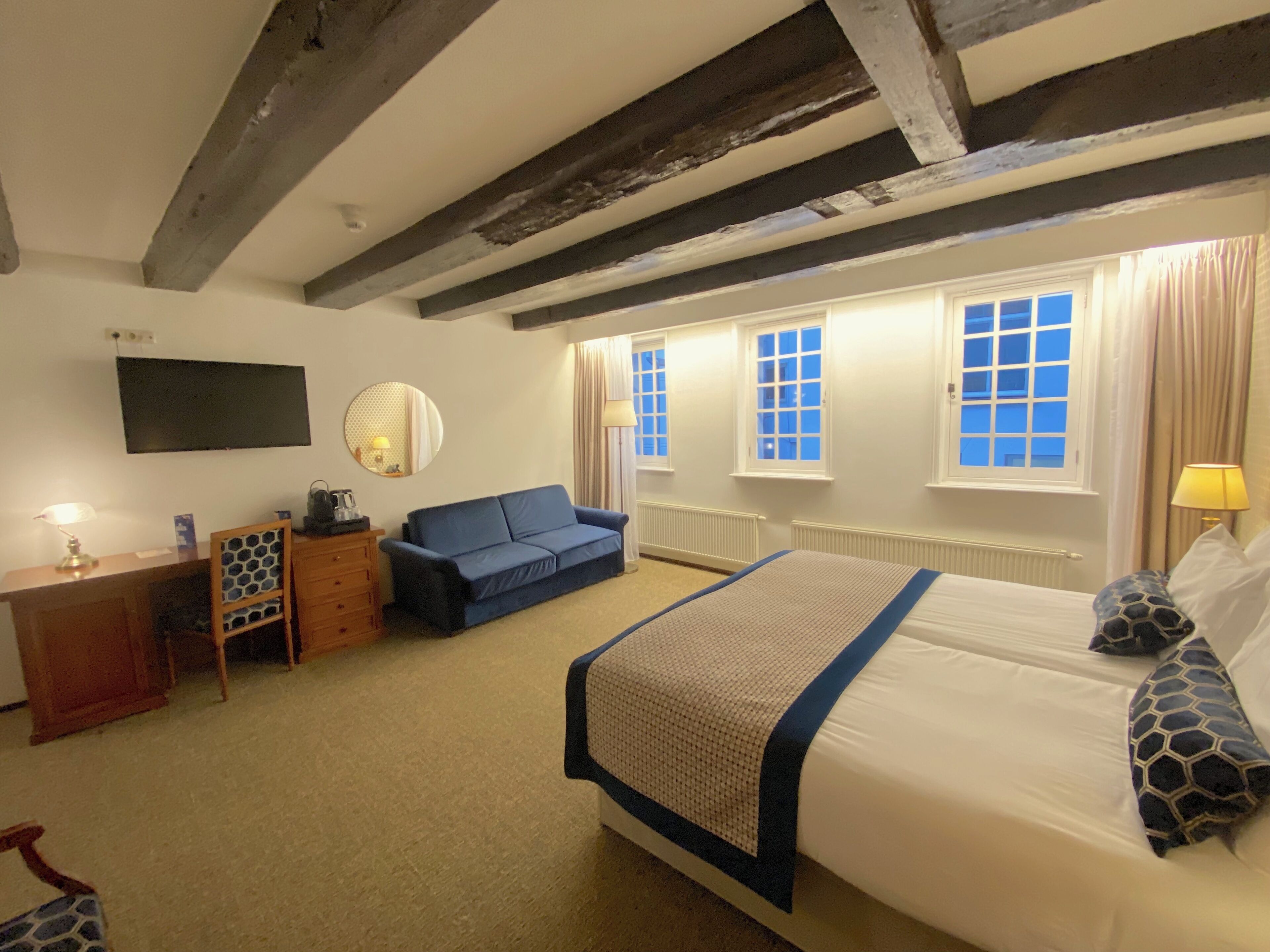 高级房, 2 张单人床, 庭院景观 | 防过敏的被褥、迷你吧、客房内保险箱、办公桌