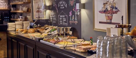 Daily buffet breakfast (EUR 22.50 per person)