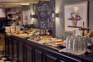 Desayuno buffet diario (EUR 22.50 por persona)