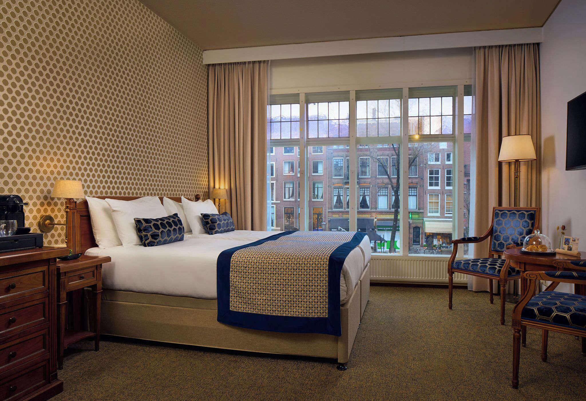 舒适客房, 2 张单人床 | 防过敏的被褥、迷你吧、客房内保险箱、办公桌