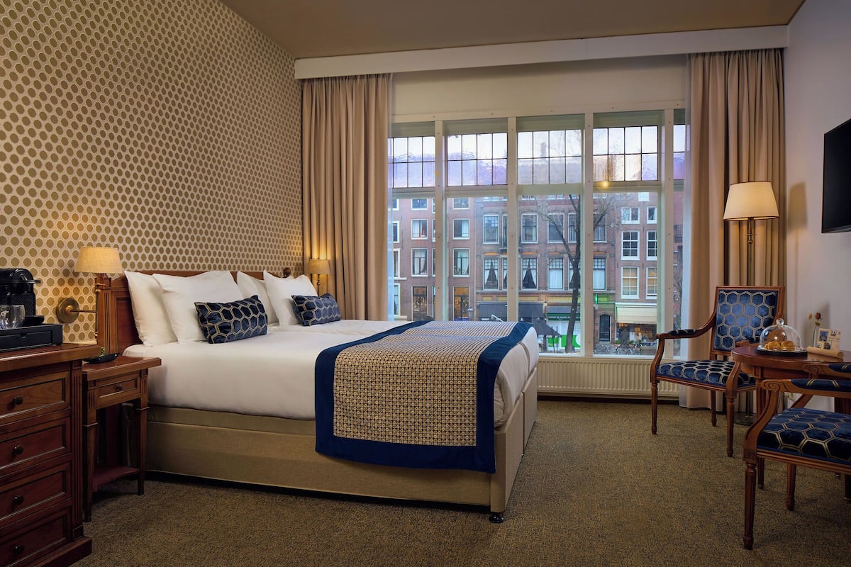 Comfort Room, 2 Twin Beds | Hypo-allergenic bedding, minibar, in-room safe, desk