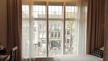 Einzelzimmer | Allergikerbettwaren, Minibar, Zimmersafe, Schreibtisch