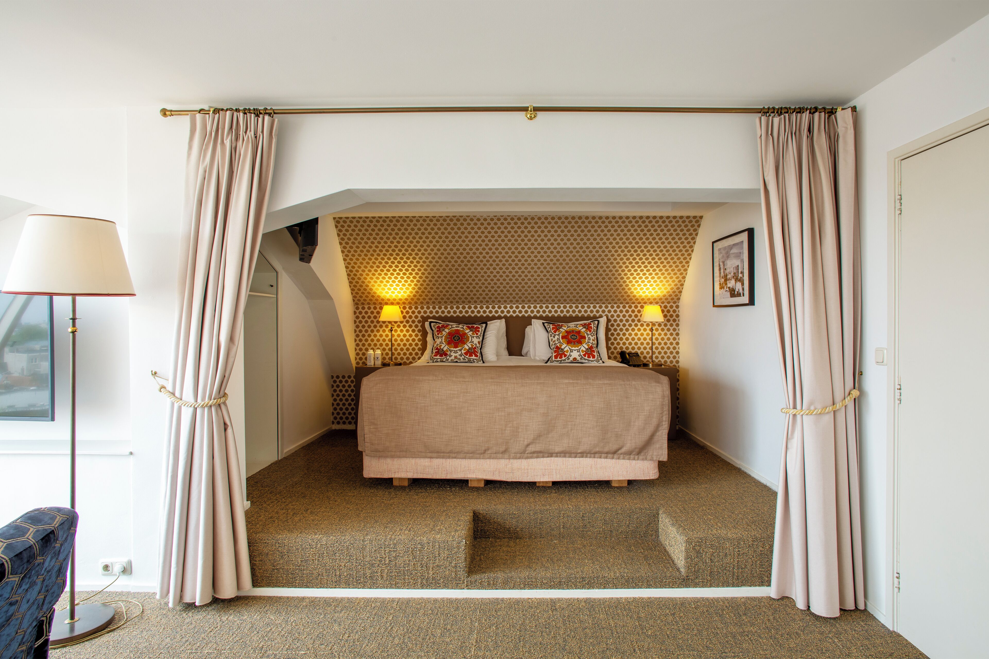 suite, 1 king bed, city view | 1 bedroom, hypo-allergenic bedding, minibar, in-room safe