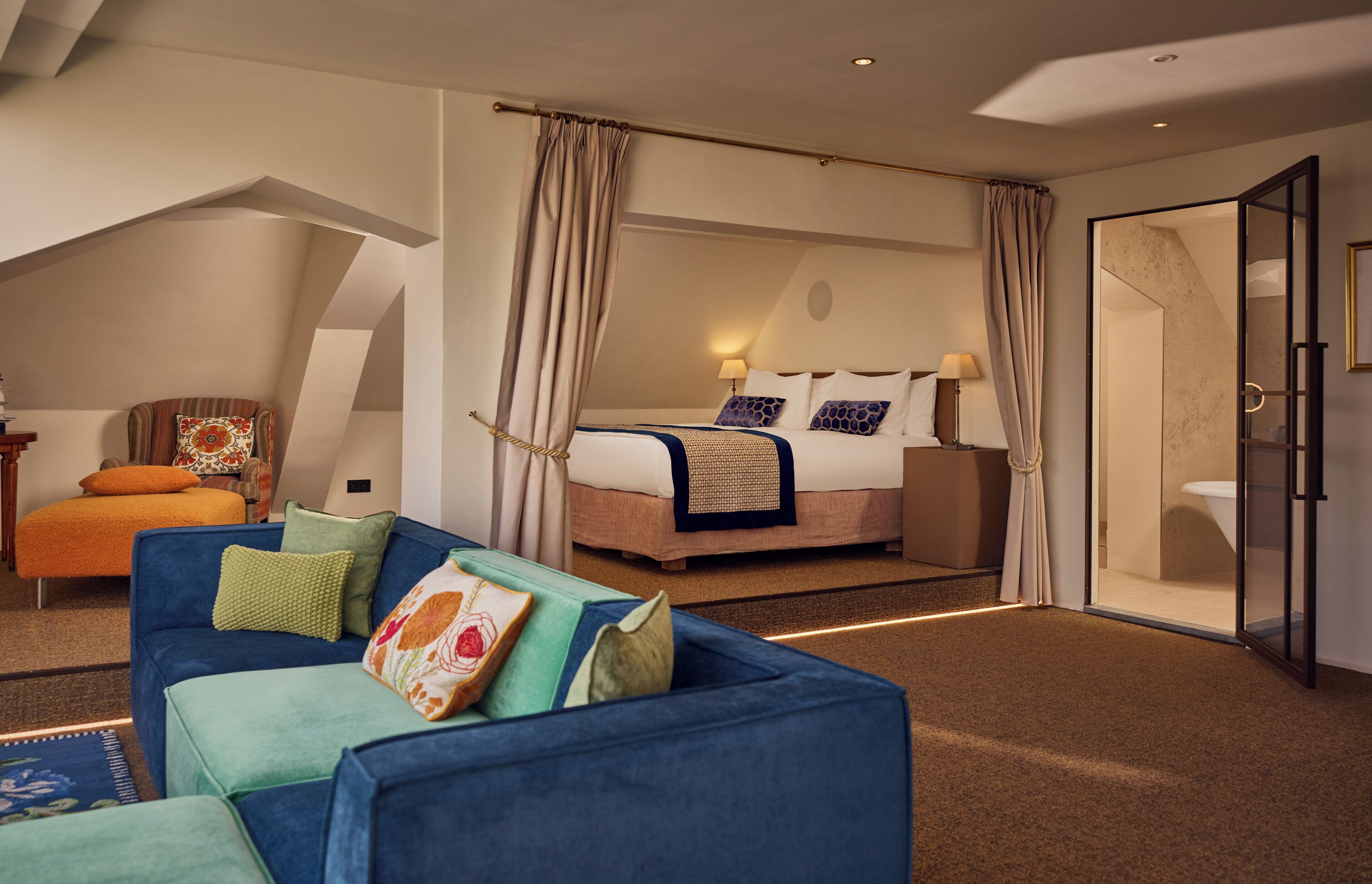 Suite, 1 King Bed, City View