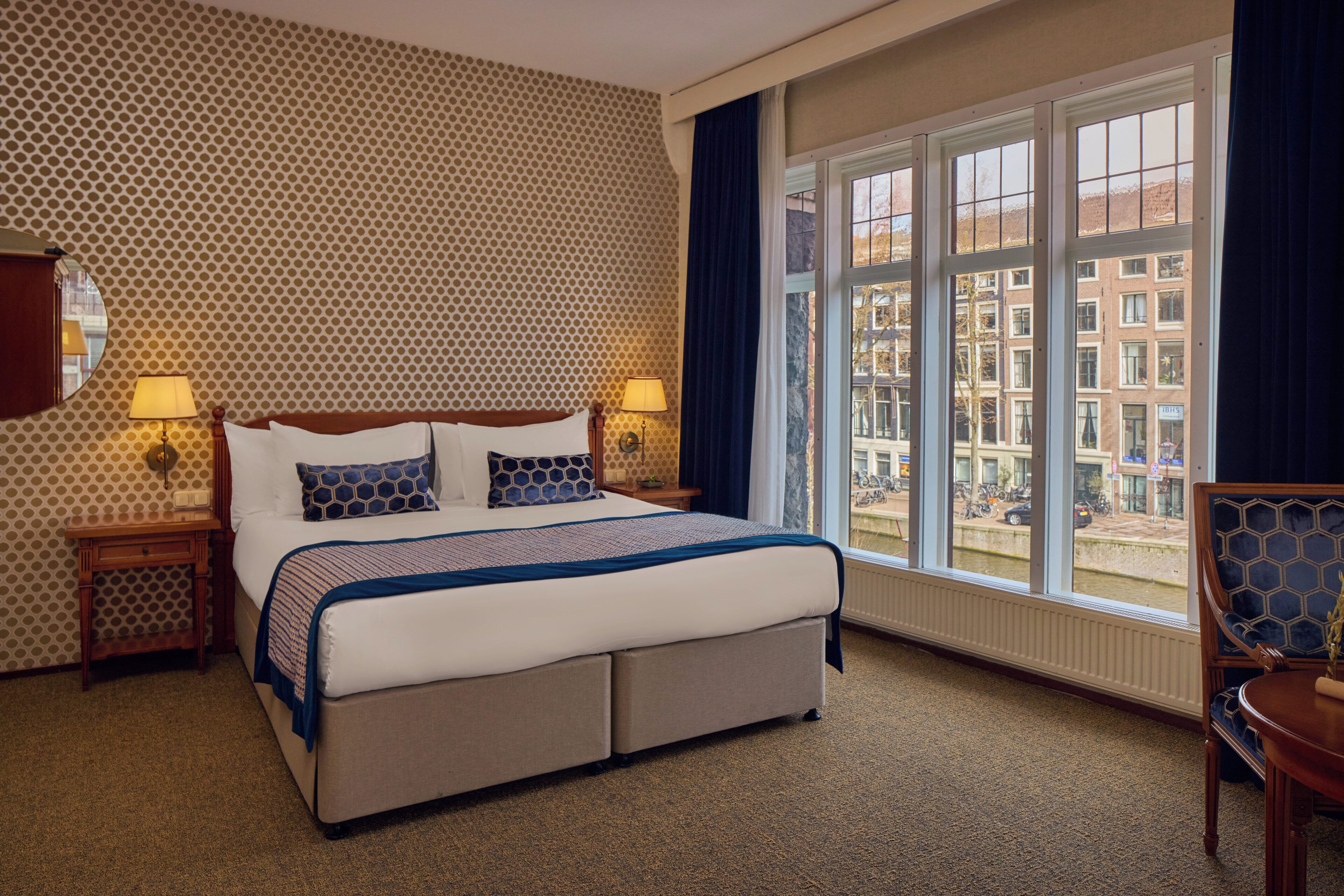 Junior Suite, 1 King Bed, Canal View