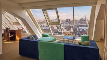 Suite, 1 King Bed, City View | Hypo-allergenic bedding, minibar, in-room safe, desk