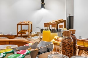 Esmorzar diari d'estil bufet (16 EUR per persona)