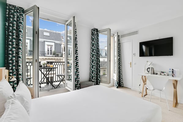 Habitación Premium, 1 habitación, balcón | Caja de seguridad en la habitación y escritorio