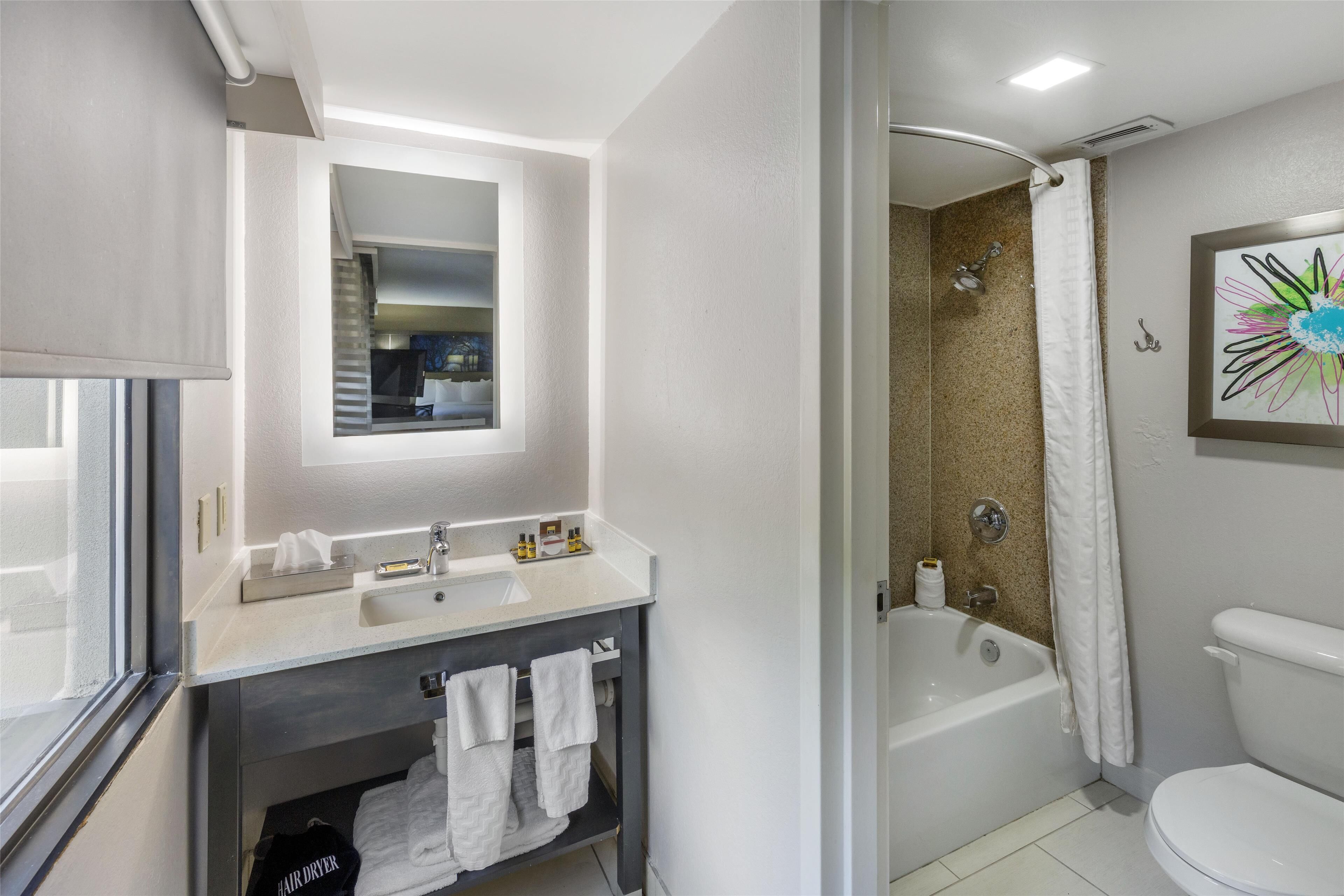 combined shower/bathtub, eco-friendly toiletries, hair dryer, towels