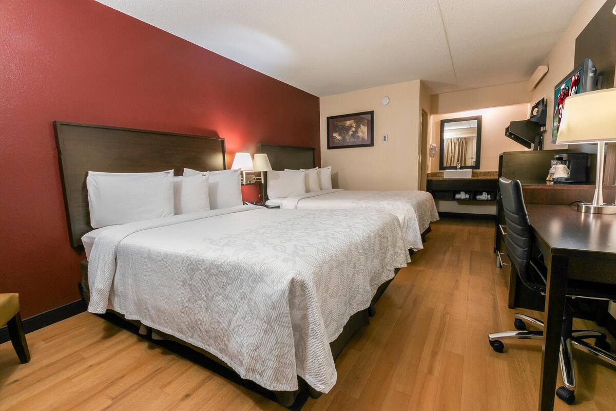 In-room safe, desk, laptop workspace, blackout drapes
