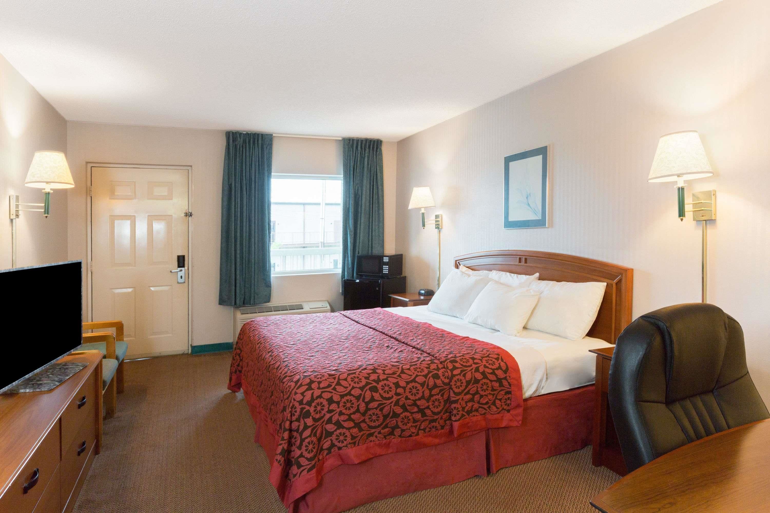 Premium bedding, pillowtop beds, in-room safe, desk