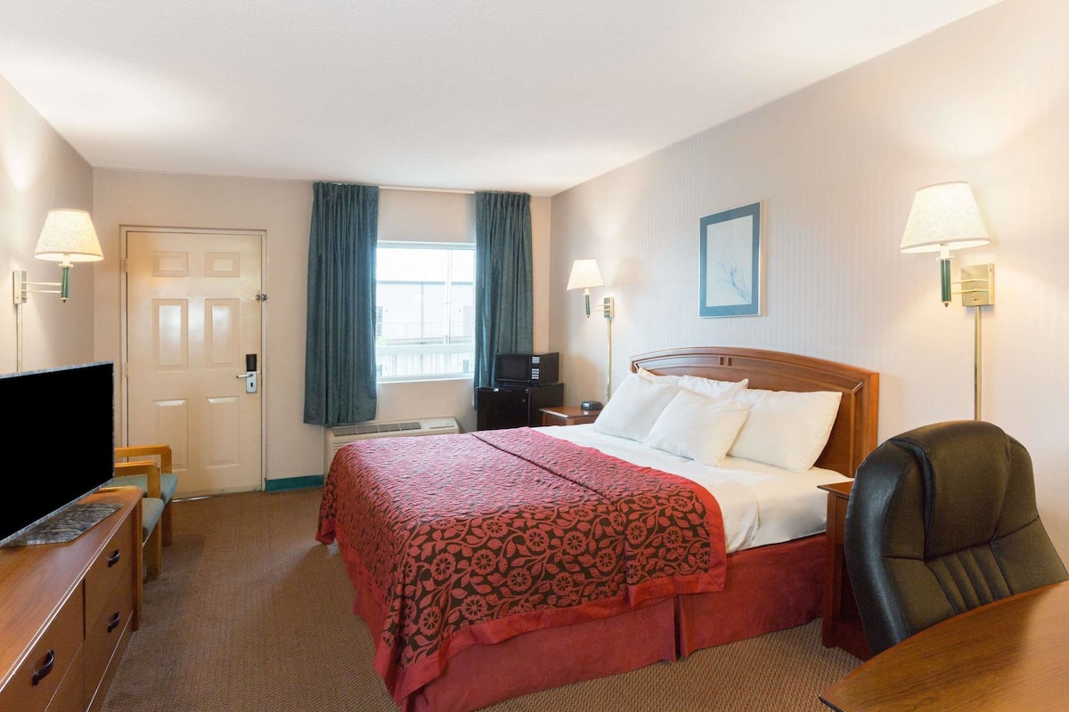 Premium bedding, pillowtop beds, in-room safe, desk