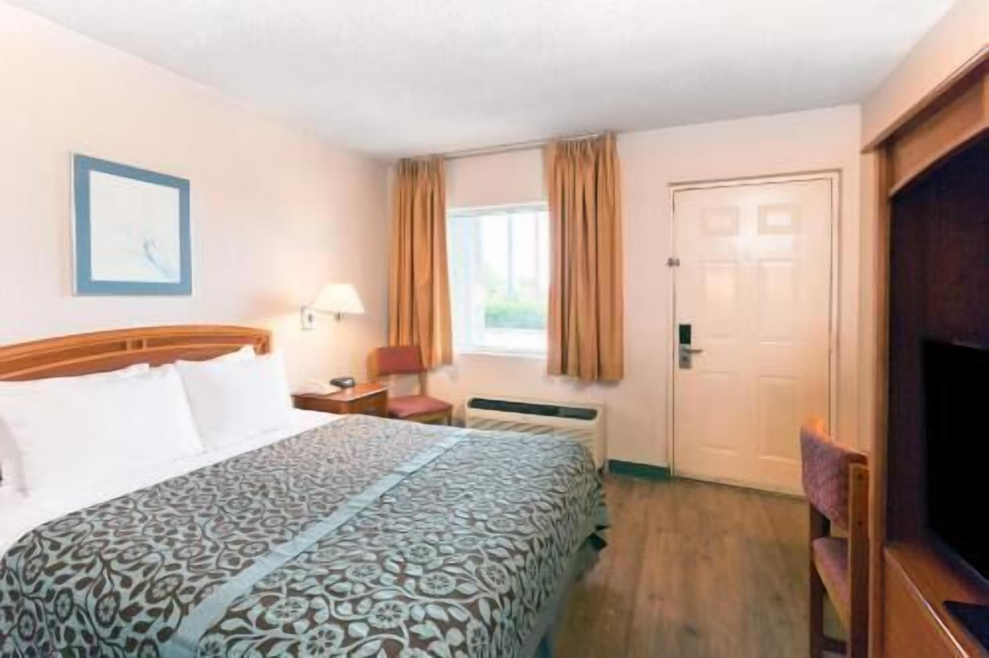 Premium bedding, pillowtop beds, in-room safe, desk