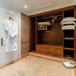 Suite (Garden) | Bathroom | Bathtub, free toiletries, hair dryer, bathrobes