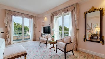 Deluxe Room (Palace) | 1 bedroom, premium bedding, minibar, in-room safe