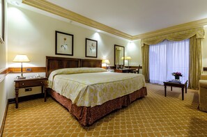 Suite junior | Ropa de cama de alta calidad y minibar 