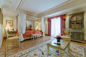 Deluxe Room (Palace) | Premium bedding, minibar, in-room safe, desk
