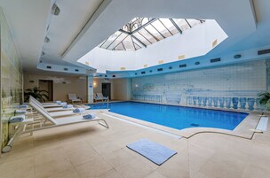 Couples treatment rooms, sauna, hot tub, steam room, Turkish bath