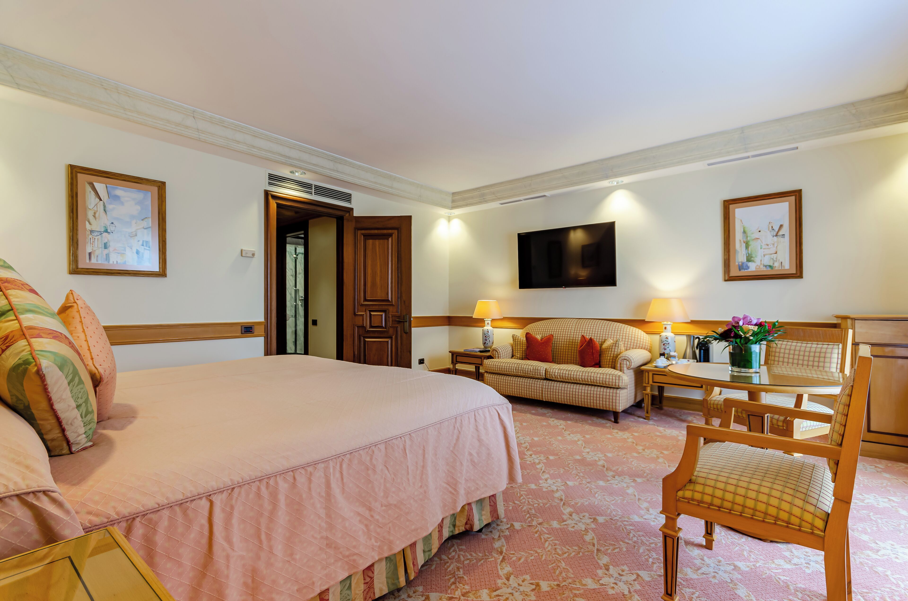 superior room (palace) | 1 bedroom, premium bedding, minibar, in-room safe