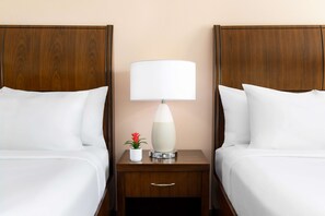 In-room safe, individually decorated, individually furnished, desk - Hilton Garden Inn Key West / The Keys Collection (Key West)