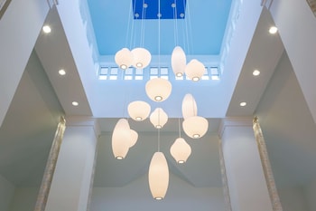 Reception area at Hilton Garden Inn Key West / The Keys Collection