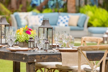 2 restaurants, breakfast, lunch, dinner served; American cuisine at Hilton Garden Inn Key West / The Keys Collection