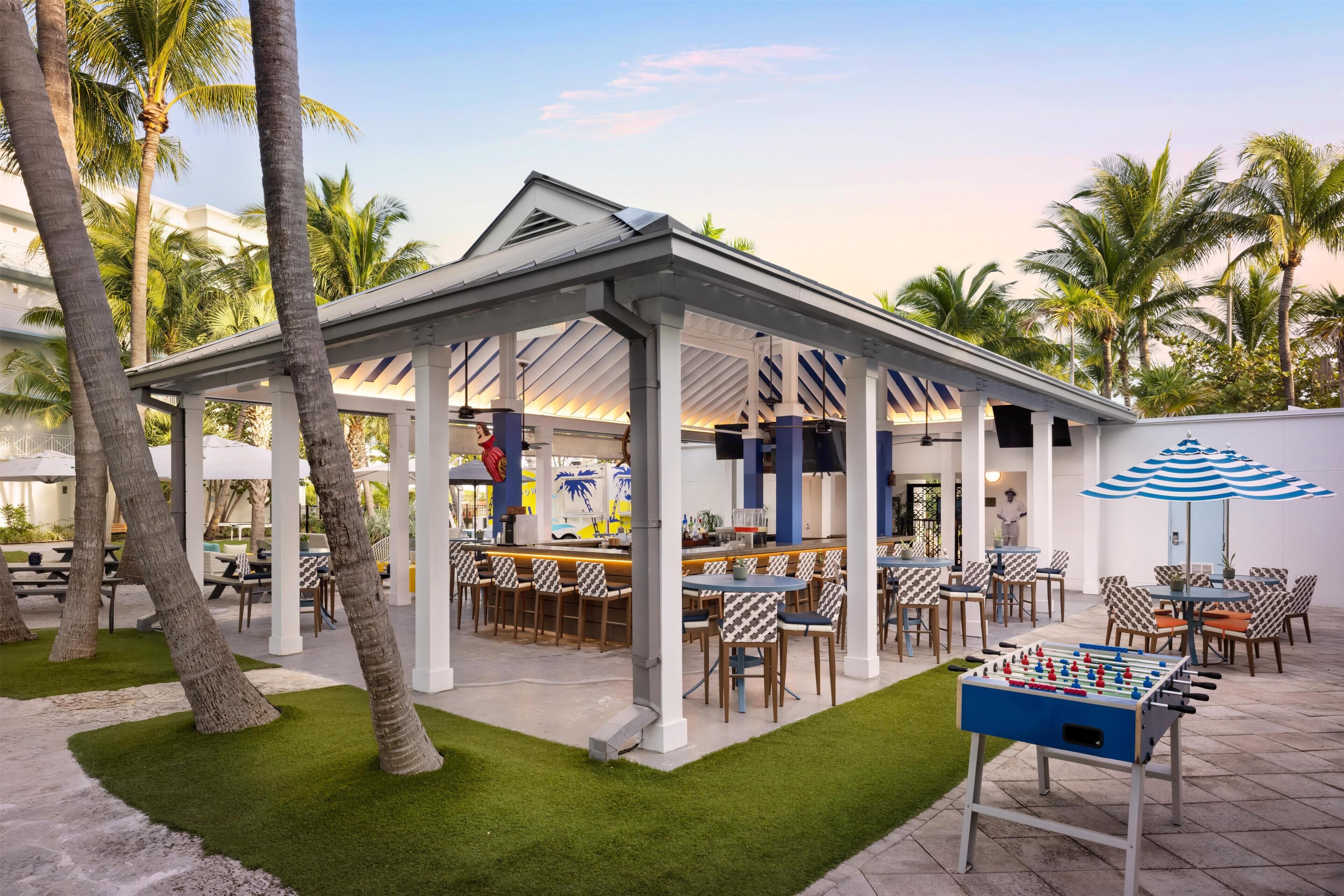 Poolside views, serves lunch and dinner