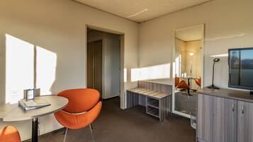 Standard Room, 1 Queen Bed | Premium bedding, blackout drapes, iron/ironing board, free WiFi