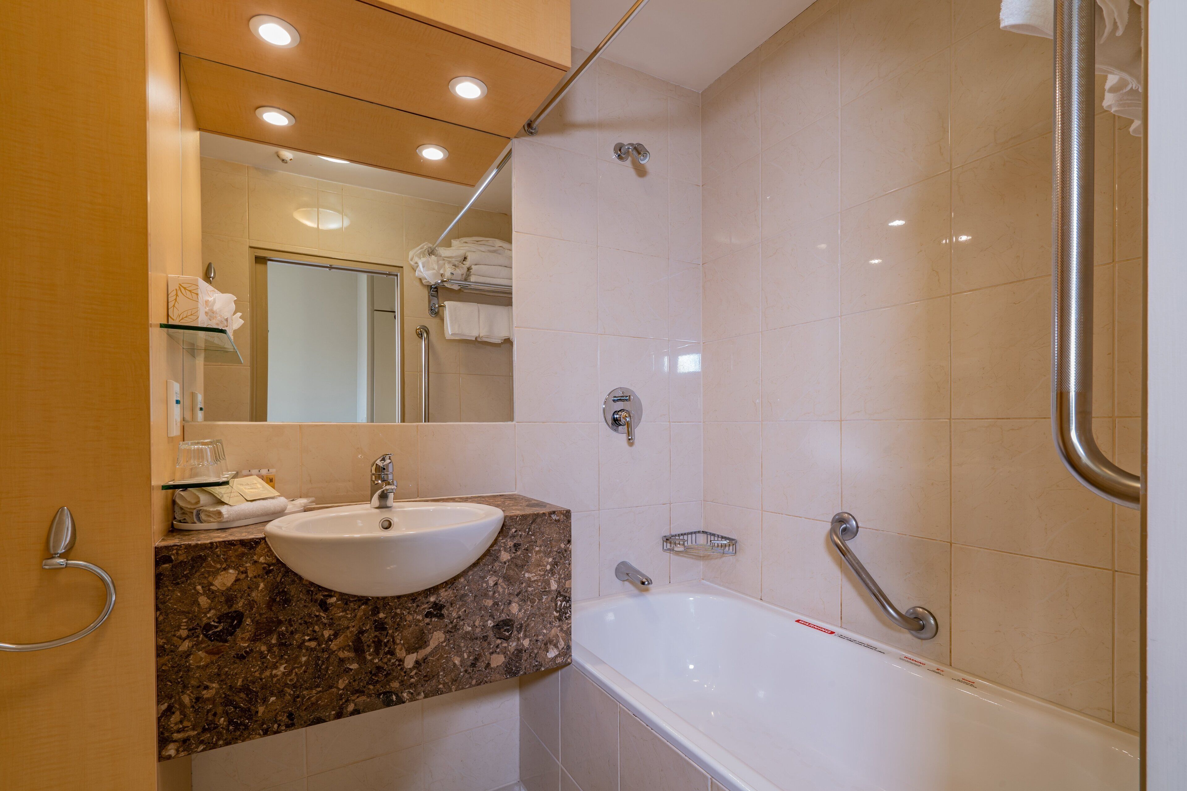 combined shower/bathtub, eco-friendly toiletries, hair dryer, towels