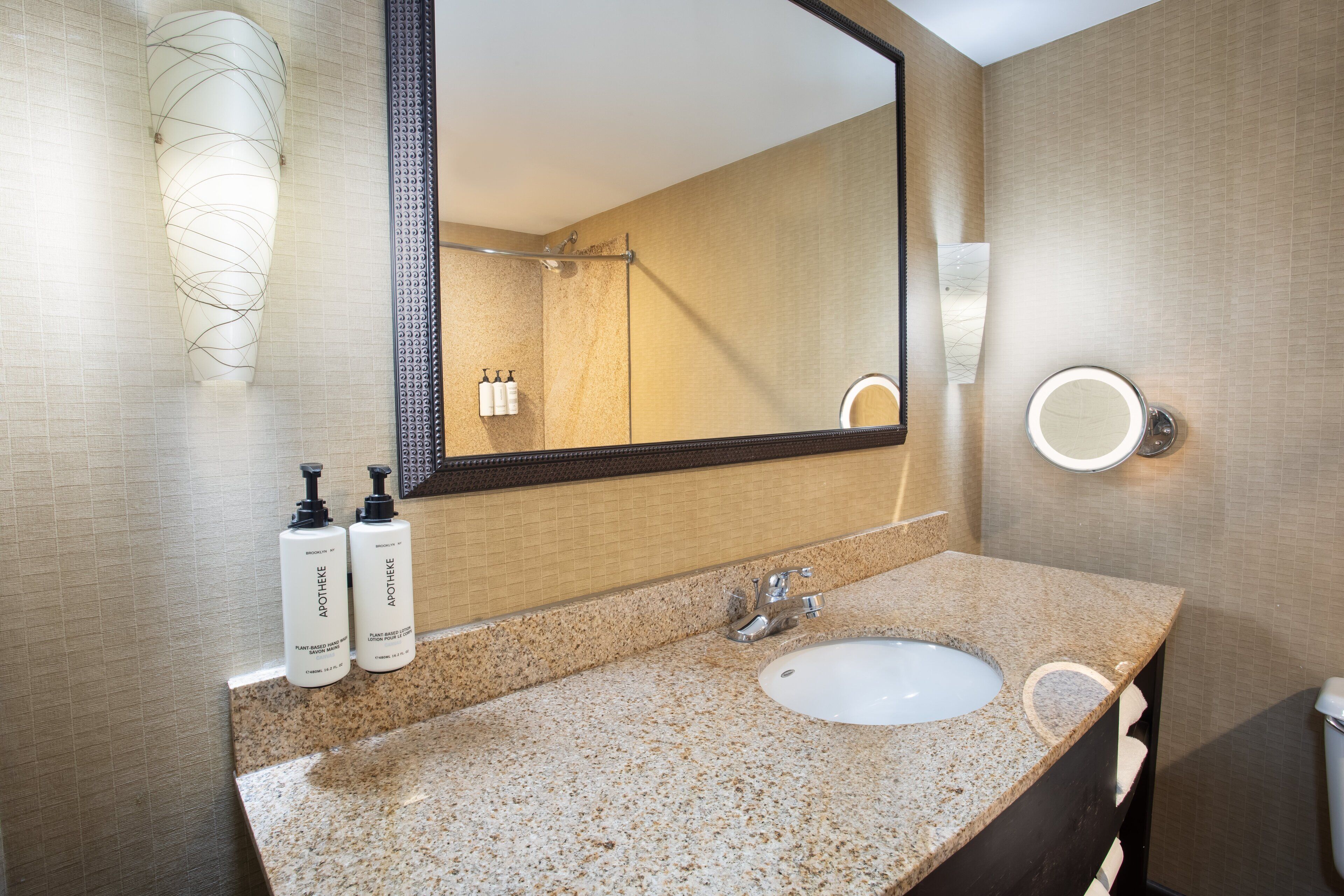 combined shower/bathtub, deep-soaking bathtub, hydromassage showerhead