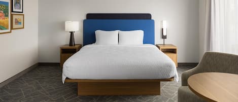 Couette en duvet, bureau, rideaux d’obscurcissement