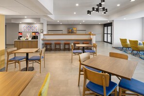 包含每日自助早餐