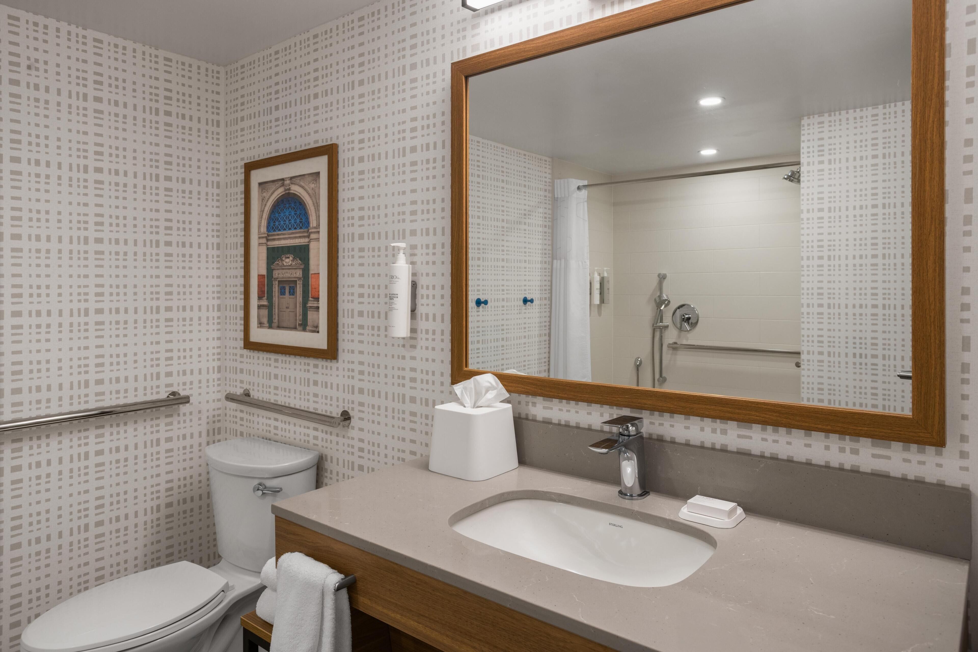 Hydromassagedusche, kostenlose Toilettenartikel, Haartrockner
