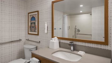 Hydromassagedusche, kostenlose Toilettenartikel, Haartrockner