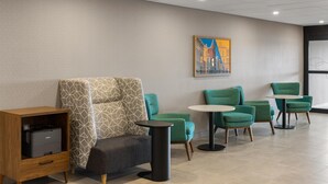 Lobby - Hampton Inn Staunton (Staunton)