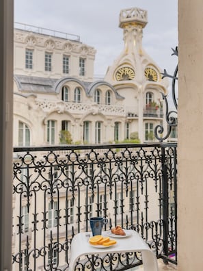 Classic Room, Balcony | Tempur-Pedic beds, in-room safe, desk, soundproofing