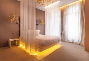 Quarto luxo | Camas Tempur-Pedic, cofres nos quartos, escrivaninha